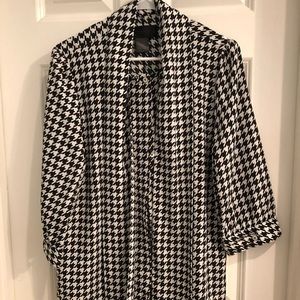 Kardashian Kollection houndstooth tie top